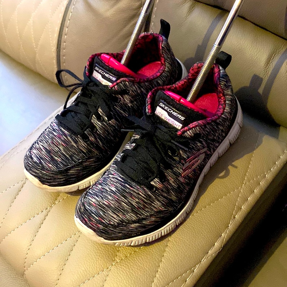 ❤️Skechers Lightweight sneakers❤️